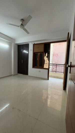 Room in 2 BHK Apartment at Palm Residency Chhatarpur, Rajpur Khurd Extension – for Rent