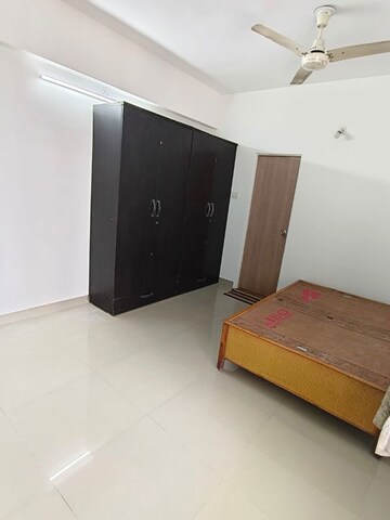 Room in 2 BHK Apartment at Kumar Primavera, Wadgaon Sheri – for Rent
