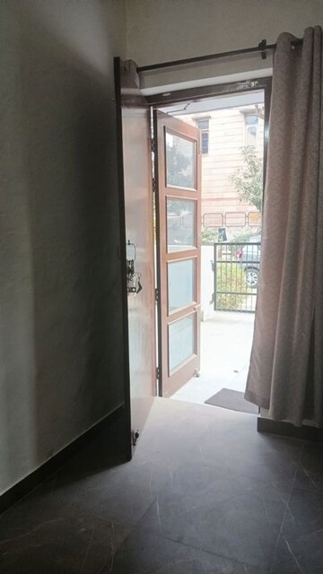 Building Lobby in 1 BHK Builder Floor at Sector 37 – for Rent