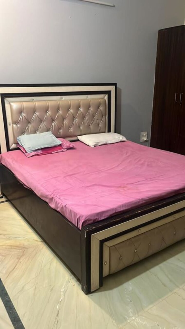 Bedroom, sector 15a 1 RK 500 Sq.Ft. Independent House In Sector 15a Faridabad 9946484