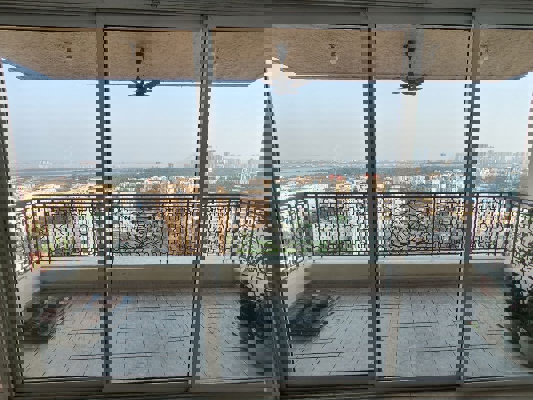 5 BHK + Extra Room 2000 Sq.Ft. Penthouse in Hiranandani Tribeca