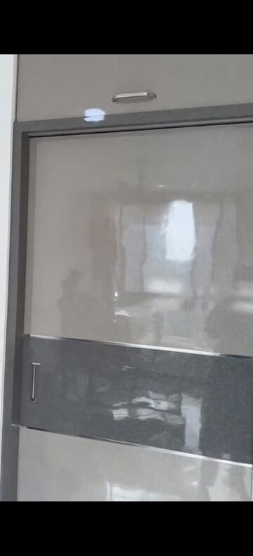 Furnished Amenities in 2 BHK Apartment at Hiranandani Delanna, Ghodbunder Road – for Rent