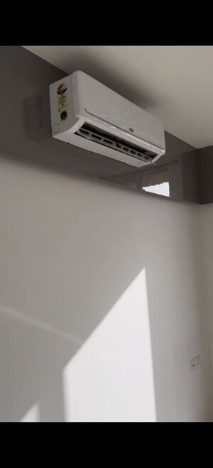 Furnished Amenities in 2 BHK Apartment at Hiranandani Delanna, Ghodbunder Road – for Rent