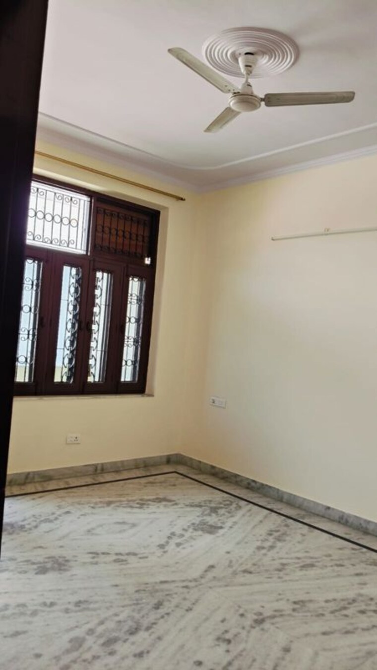 Room, sector 16 2 Bedroom 2150 Sq.Ft. Independent House In Sector 16 Faridabad 9946491
