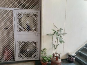Balcony in 4 BHK Apartment at Eldeco Elegance, Gomti Nagar – for Rent