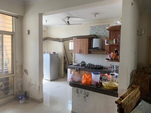Kitchen in 4 BHK Apartment at Eldeco Elegance, Gomti Nagar – for Rent