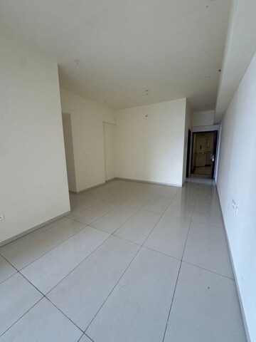 Room in 3 BHK Apartment at Prestige Siesta, Mulund West – for Sale