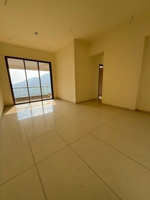 Room in 3 BHK Apartment at Prestige Siesta, Mulund West – for Sale