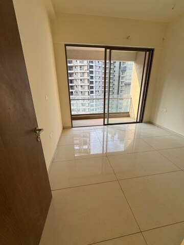Room in 3 BHK Apartment at Prestige Siesta, Mulund West – for Sale
