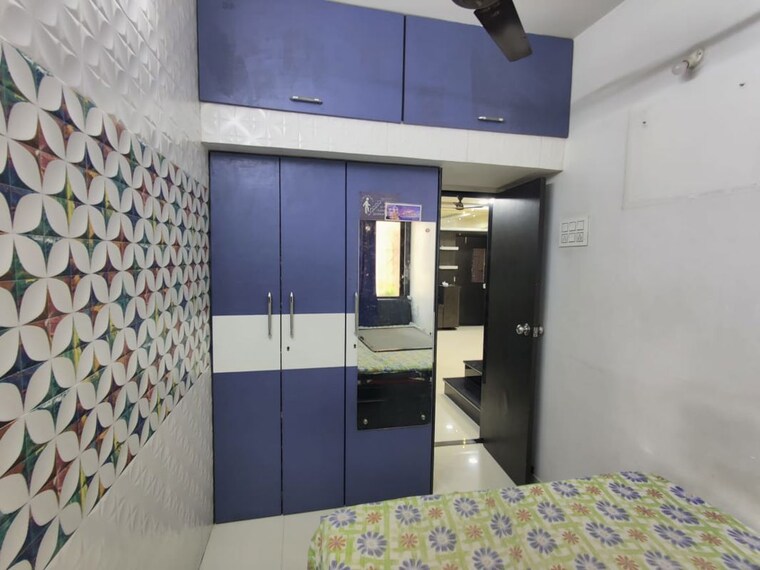 Room, vashi sector 28 1.5 Bedroom 400 Sq.Ft. Apartment In Vashi Sector 28 Navi Mumbai 9946505