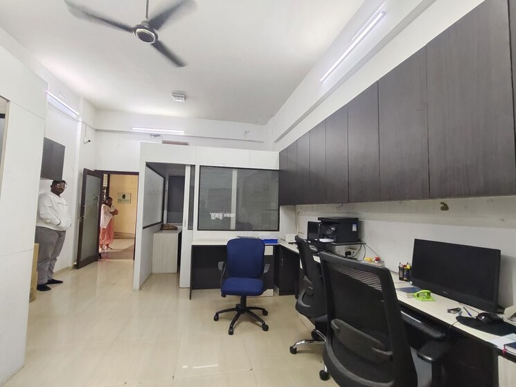 Team Area, knox-plaza Commercial Office Space 300 Sq.Ft. In Malad West Mumbai 9946506