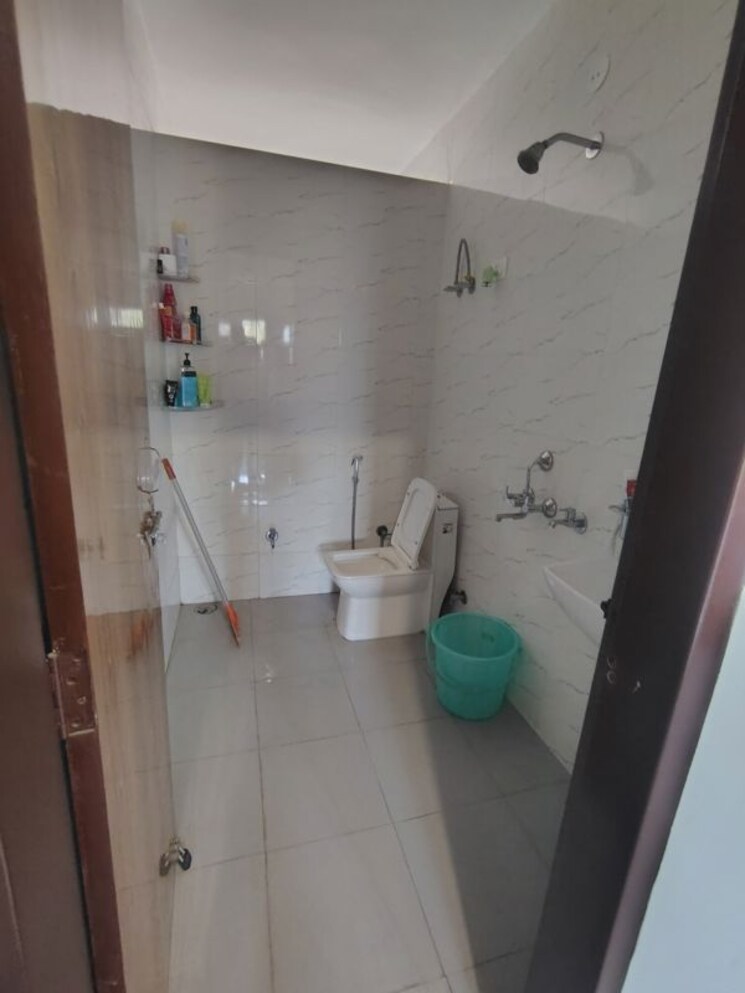 Bathroom, palam vihar 1 Bedroom 650 Sq.Ft. Builder Floor In Palam Vihar Gurgaon 9946507