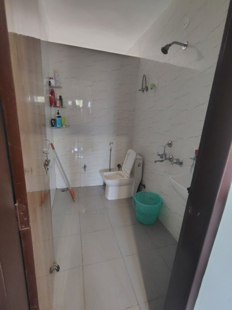 Bathroom, palam vihar 1 Bedroom 650 Sq.Ft. Builder Floor In Palam Vihar Gurgaon 9946507