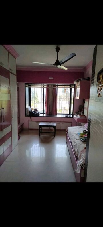 Living Room in 3 BHK Apartment at Malad East – for Rent