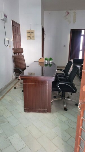 Master Bedroom in 2 BHK Builder Floor at Palam Vihar – for Rent