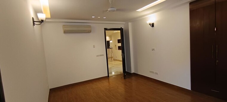 Room, defence colony 4 Bedroom 2700 Sq.Ft. Builder Floor In Defence Colony Delhi 9946535