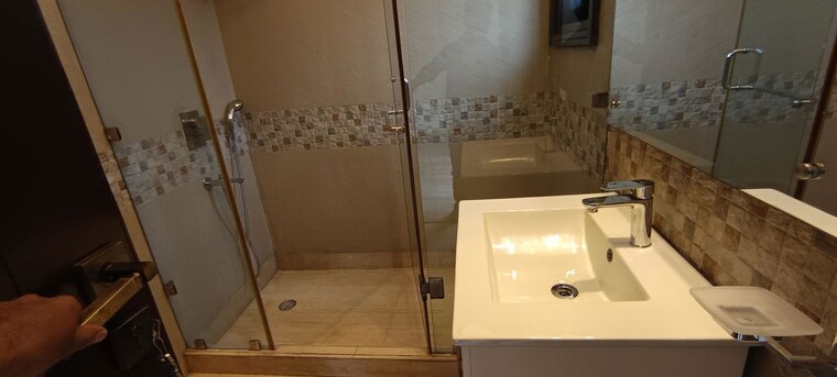 Bathroom, defence colony 4 Bedroom 2700 Sq.Ft. Builder Floor In Defence Colony Delhi 9946535