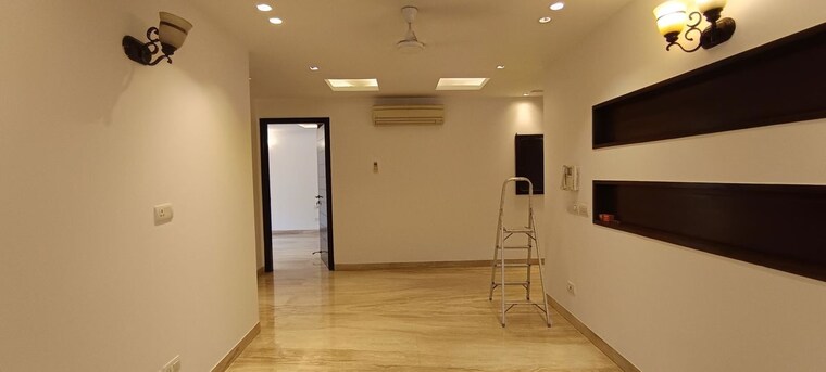 Room, defence colony 4 Bedroom 2700 Sq.Ft. Builder Floor In Defence Colony Delhi 9946535