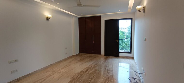 Room, defence colony 4 Bedroom 2700 Sq.Ft. Builder Floor In Defence Colony Delhi 9946535