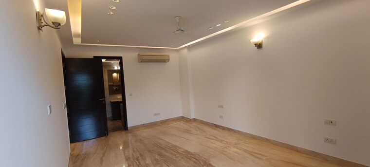Room, defence colony 4 Bedroom 2700 Sq.Ft. Builder Floor In Defence Colony Delhi 9946535