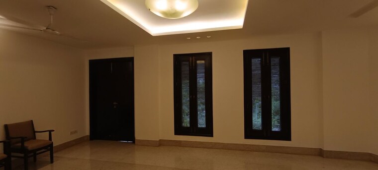 Room, defence colony 4 Bedroom 2700 Sq.Ft. Builder Floor In Defence Colony Delhi 9946535