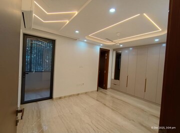 Room in 3 BHK Builder Floor at Jangpura – for Rent