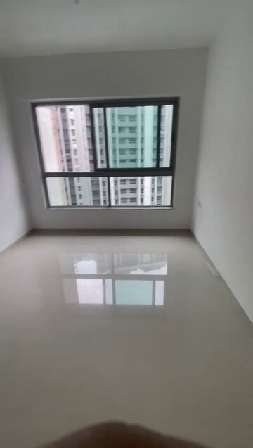 Room in 2 BHK Apartment at Kalpataru Immensa, Kolshet Road – for Rent