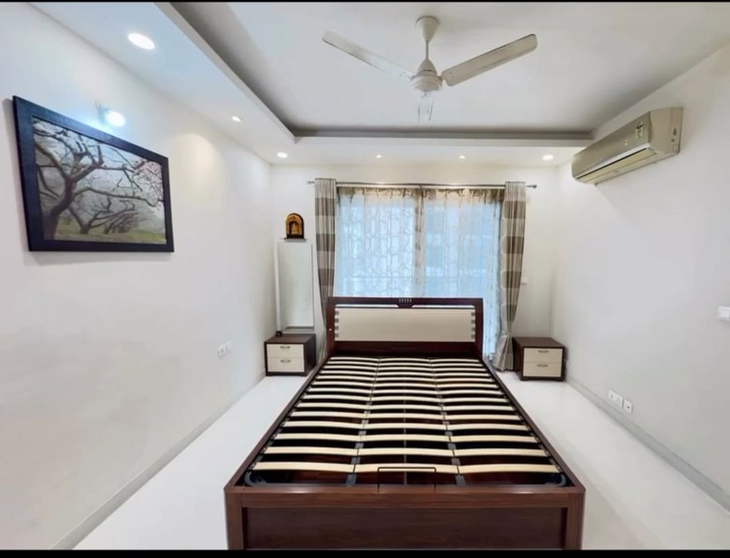 4 BHK + Servant Room Builder Floor For Rent in Defence Colony