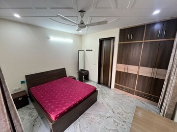 Bedroom in 2 BHK Builder Floor at Sector 52 – for Rent