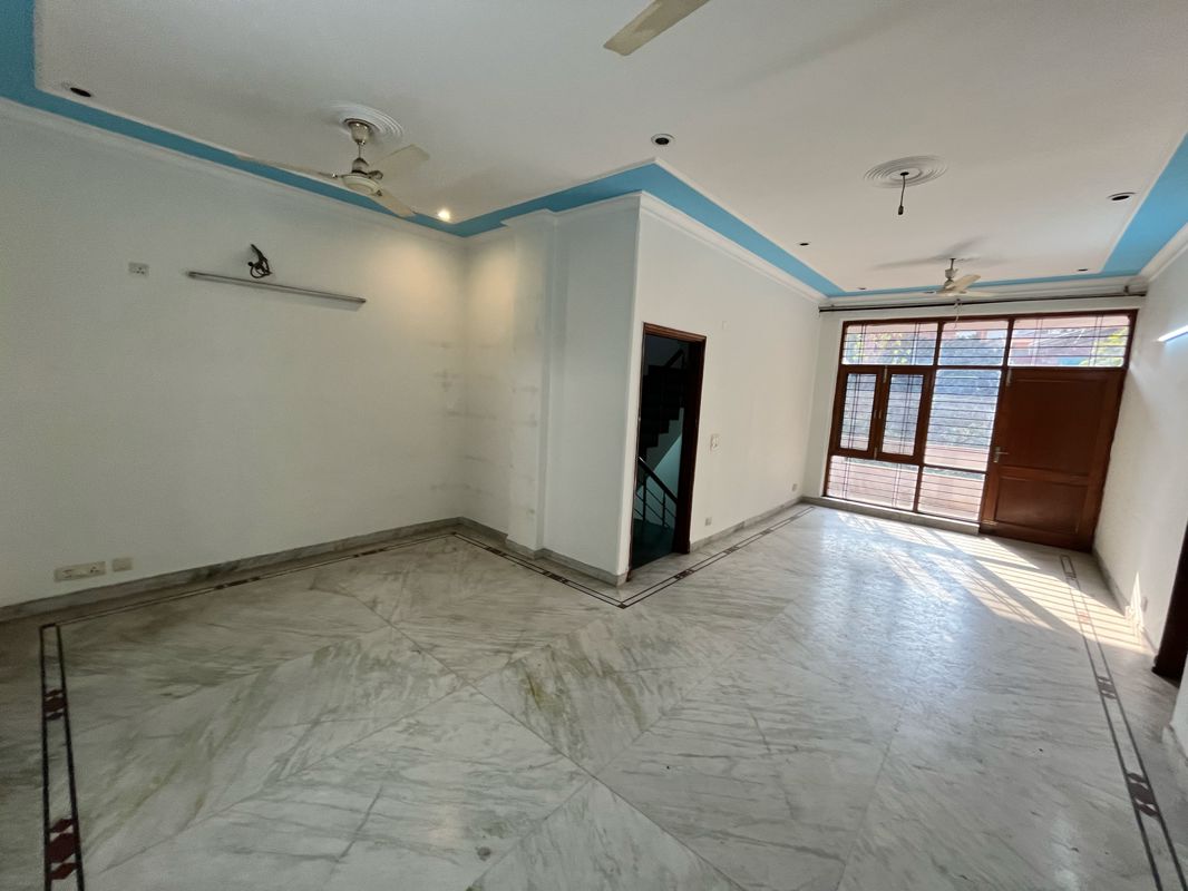 2.5 BHK + Extra Room Builder Floor For Rent in Ansal Sushant Lok I