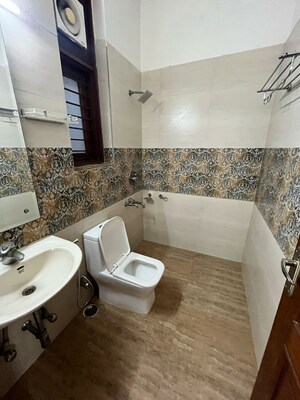 Team Area in 2.5 BHK Builder Floor at Ansal Sushant Lok I, Sector 43 – for Rent