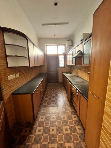 Kitchen in 2.5 BHK Builder Floor at Ansal Sushant Lok I, Sector 43 – for Rent