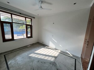 Room in 2.5 BHK Builder Floor at Ansal Sushant Lok I, Sector 43 – for Rent