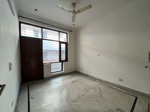 Room in 2.5 BHK Builder Floor at Ansal Sushant Lok I, Sector 43 – for Rent