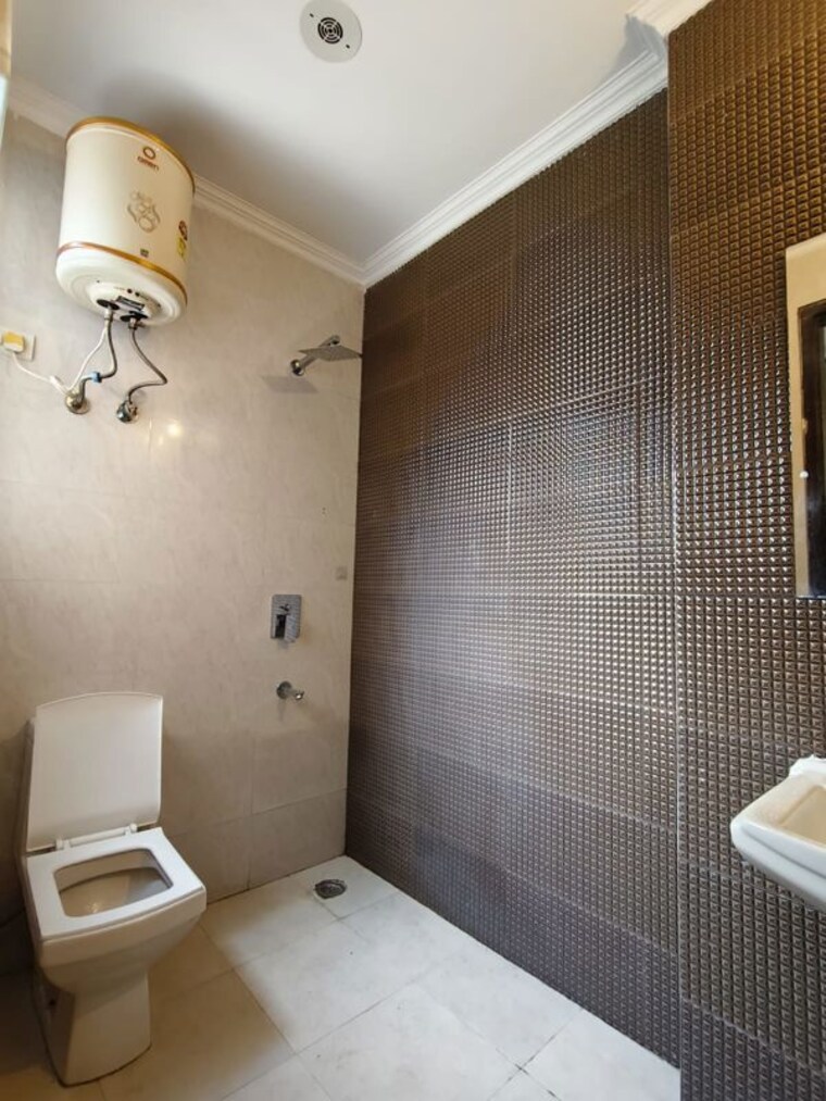 Bathroom, saket 2 Bedroom 950 Sq.Ft. Builder Floor In Saket Delhi 9946574