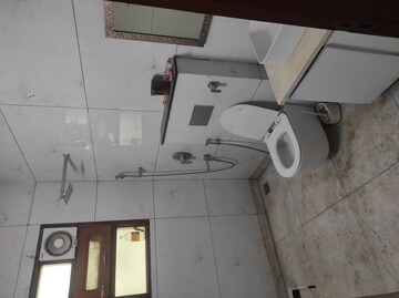 Attached Bathroom in 3 BHK Builder Floor at Sector 46 – for Rent
