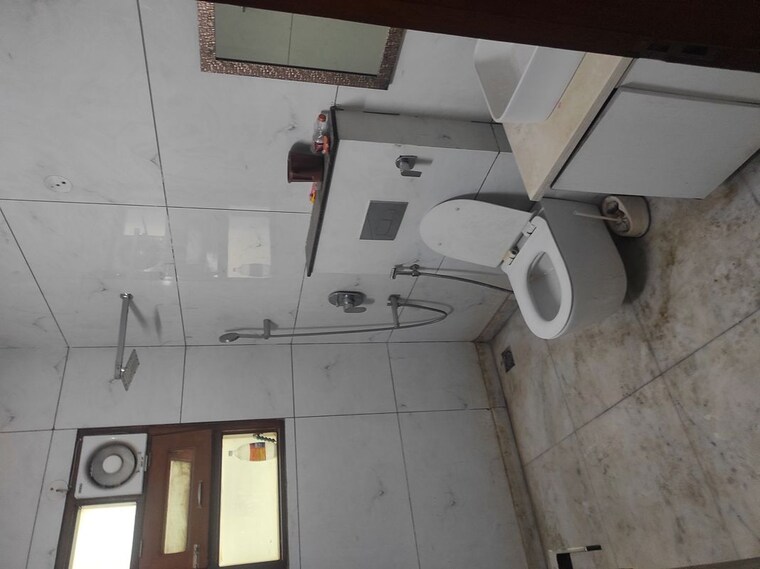 Attached Bathroom, sector 46 3 Bedroom 2700 Sq.Ft. Builder Floor In Sector 46 Gurgaon 9946595