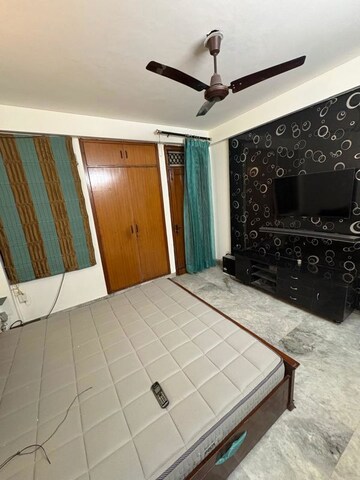 Master Bedroom in 3 BHK Builder Floor at Chittaranjan Park – for Rent