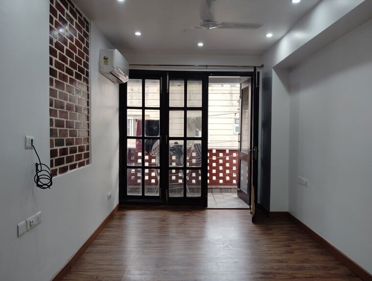 Room, shivalik colony 3 Bedroom 1650 Sq.Ft. Builder Floor In Shivalik Colony Delhi 9946635