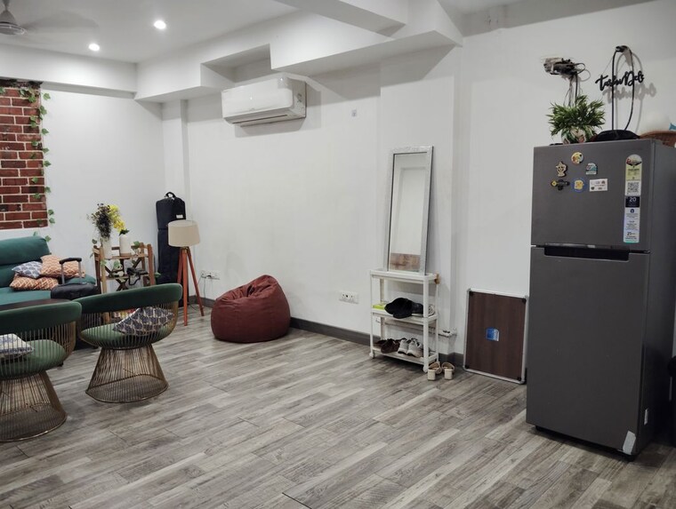 Living Room, shivalik colony 3 Bedroom 1650 Sq.Ft. Builder Floor In Shivalik Colony Delhi 9946635