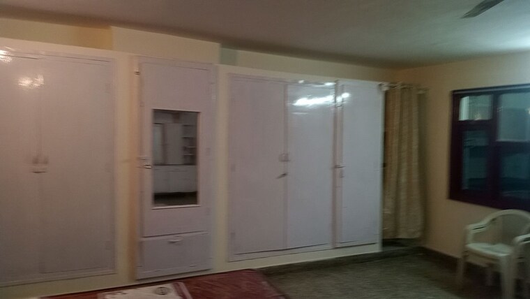 Room, sector 10 2 Bedroom 4500 Sq.Ft. Independent House In Sector 10 Chandigarh 9946673