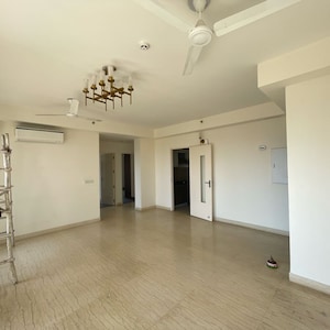 Room in 3 BHK Apartment at Conscient Heritage Max, Sector 102 – for Rent