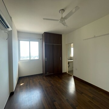 Room in 3 BHK Apartment at Conscient Heritage Max, Sector 102 – for Rent