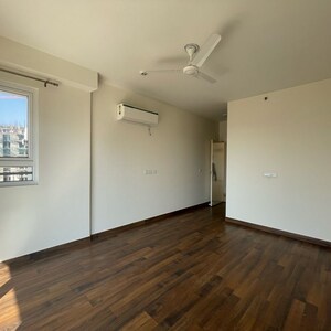 Room in 3 BHK Apartment at Conscient Heritage Max, Sector 102 – for Rent