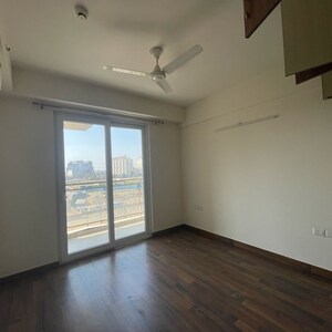 Room in 3 BHK Apartment at Conscient Heritage Max, Sector 102 – for Rent