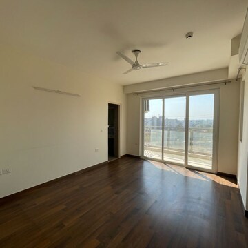 Room in 3 BHK Apartment at Conscient Heritage Max, Sector 102 – for Rent