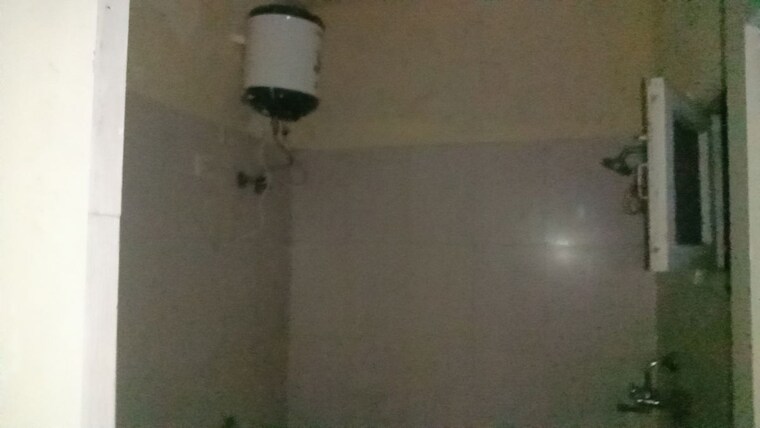 Room, kharar banur road 3 Bedroom 1800 Sq.Ft. Apartment In KharaR Banur Road Chandigarh 9946691