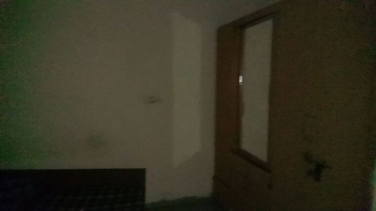 Room, kharar banur road 3 Bedroom 1800 Sq.Ft. Apartment In KharaR Banur Road Chandigarh 9946691