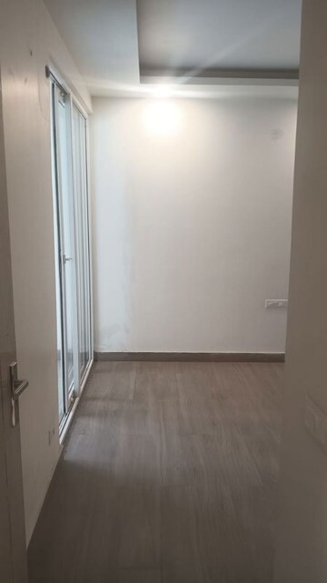 Room in 2 BHK Apartment at Nimbus Express Park View - II, Chi V Greater Noida – for Sale