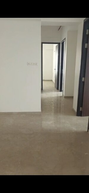 Room in 3 BHK Apartment at Kalpataru Radiance, Goregaon West – for Rent